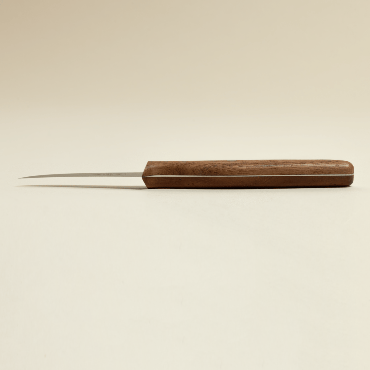 K0 Peeling Knife - WalnutWalnut w/ Brass Rivets
