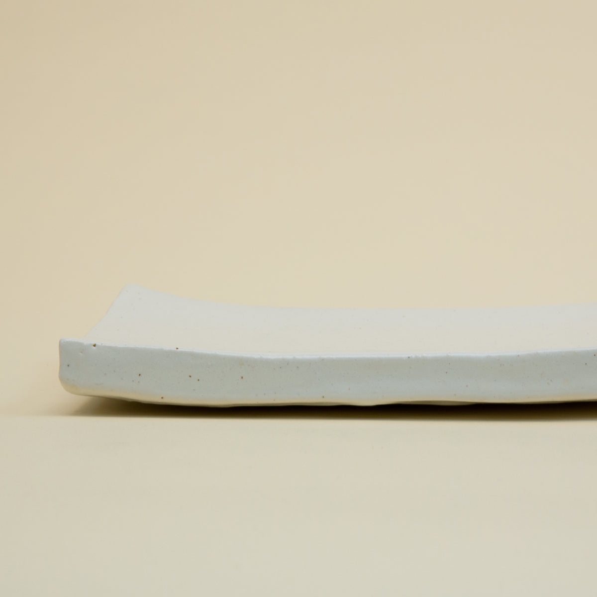 Iga Curved Plate - Shino