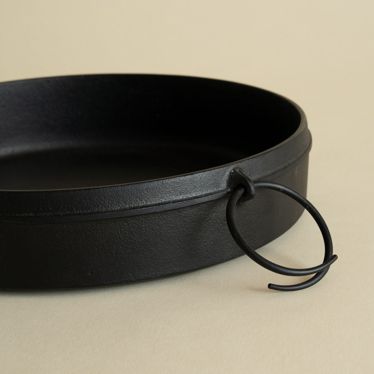 Nihonbashi Kiya Japanese cast iron pan with two detachable ring handles