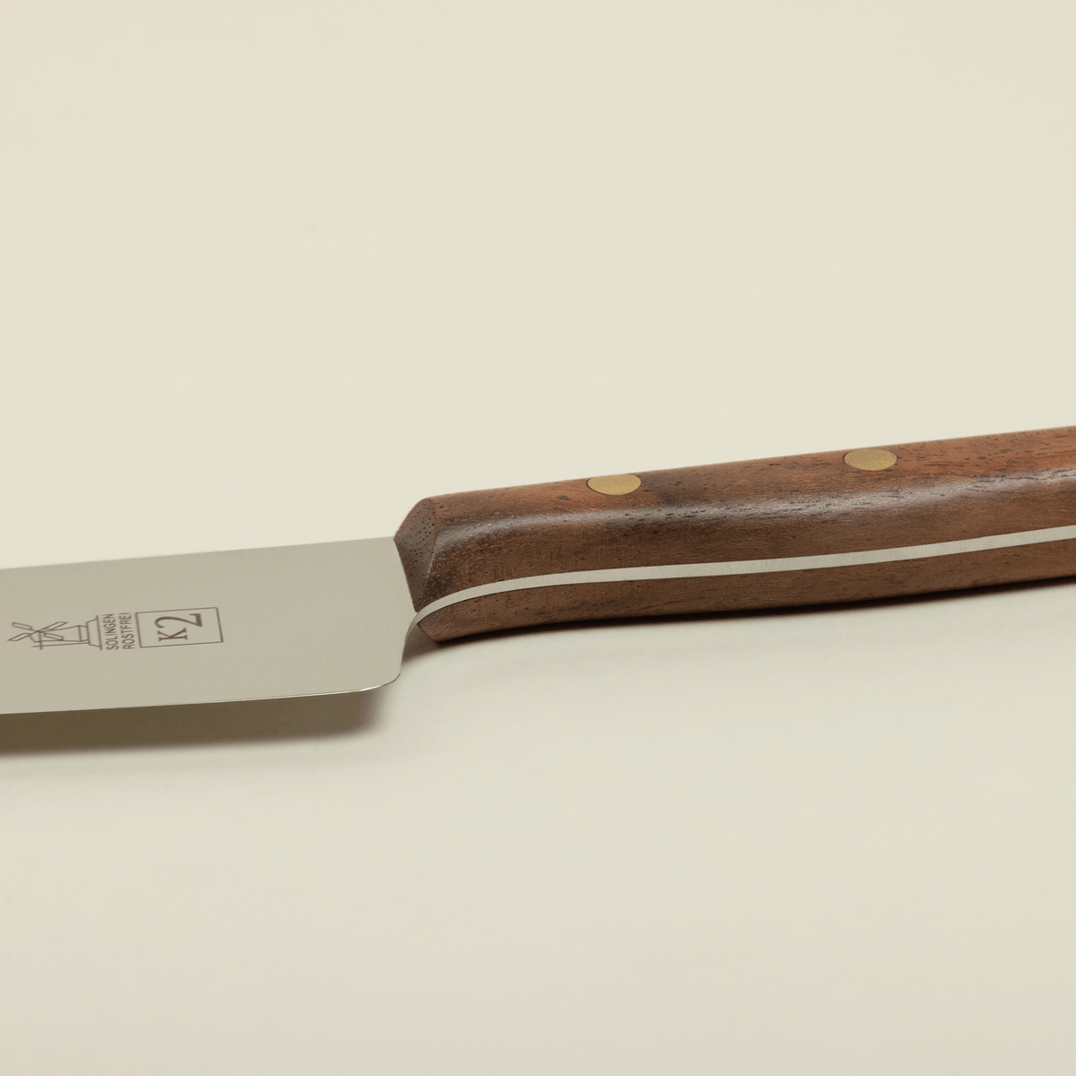 K2 Utility Knife - WalnutWalnut w/ Brass Rivets