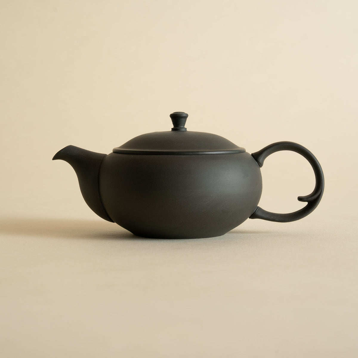 Japanese Tea Pot - Decorative Handle