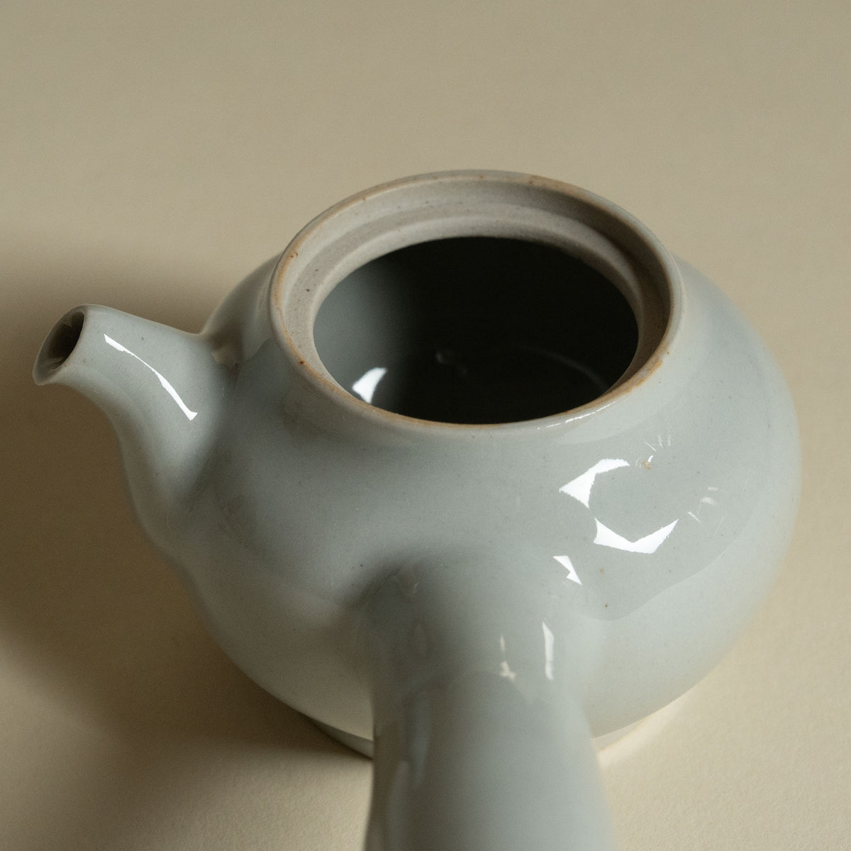 Korean Porcelain Tea Pot - Long Arm