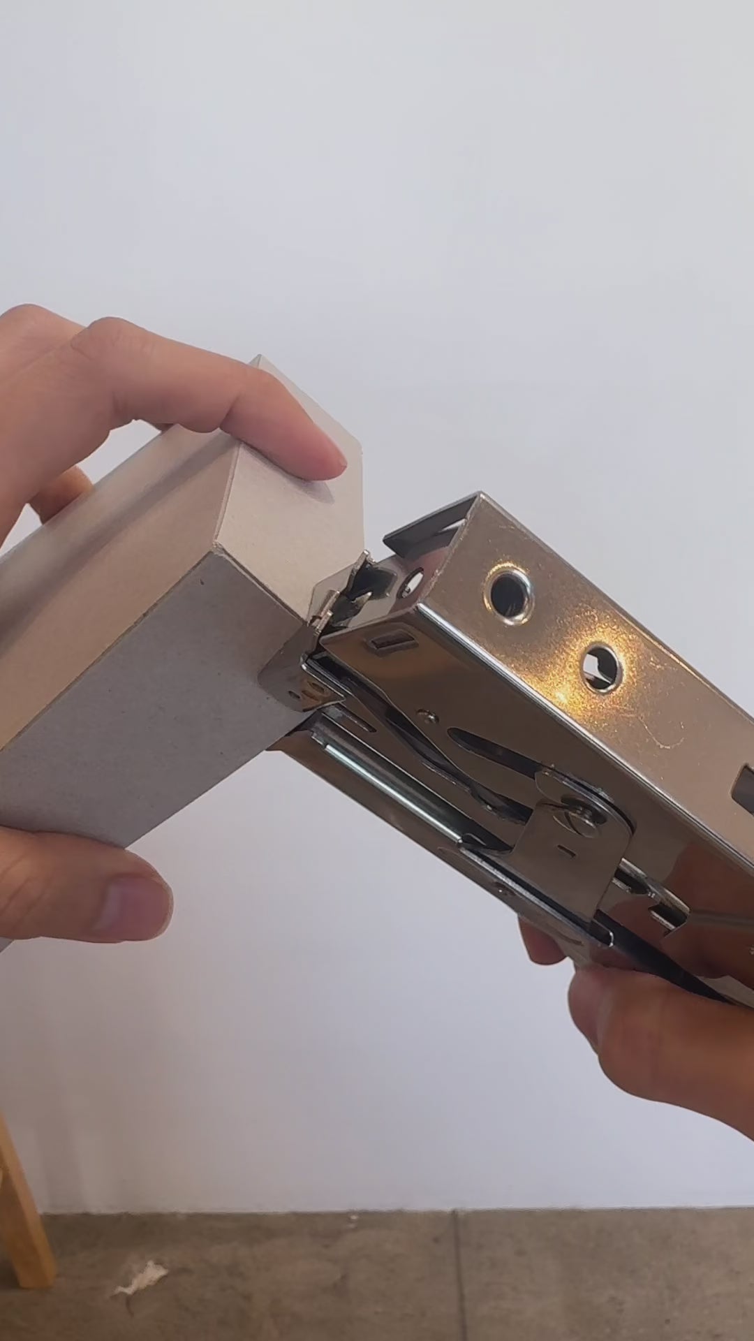 Corner Stapler 