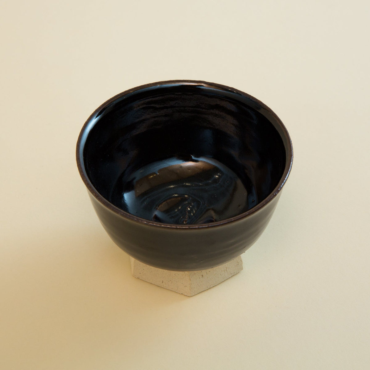 Small Bowl w/ Hexagonal Base - KuroameBowls