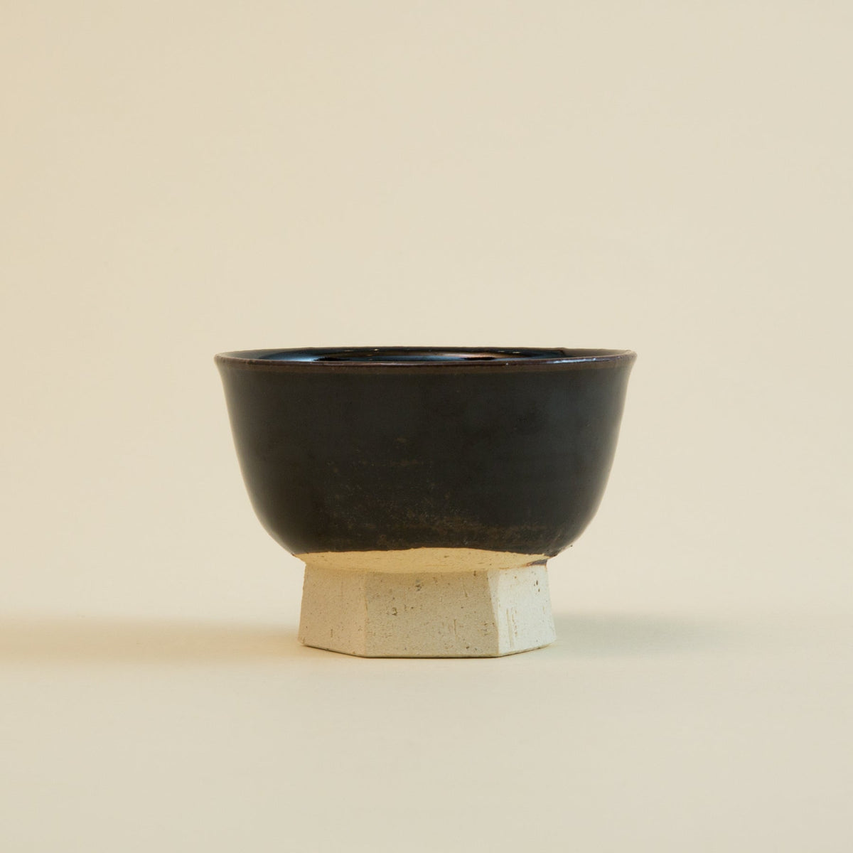 Small Bowl w/ Hexagonal Base - KuroameBowls